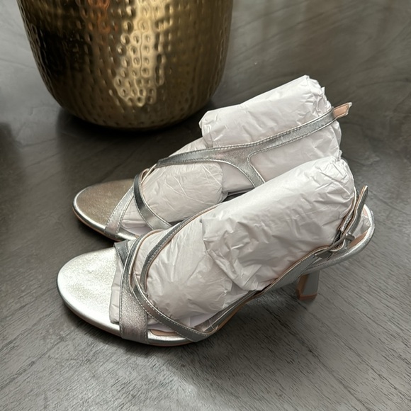 27 EDIT NATURALIZER Vanity Dress Sandal In Silver - Picture 6 of 7